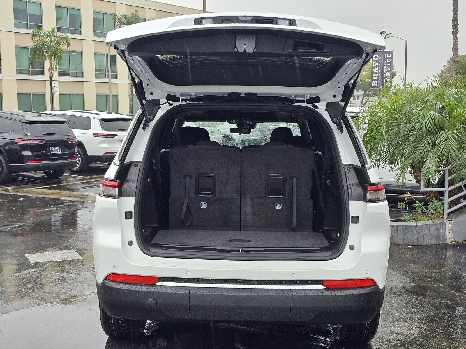 New 2025 Jeep Grand Cherokee L Laredo image 7