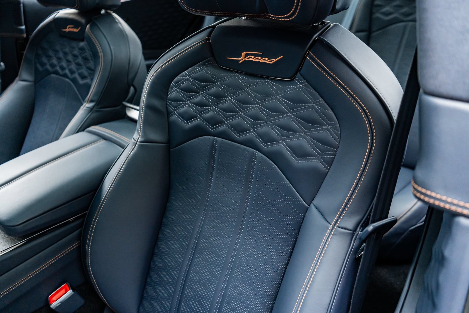 Certified 2025 Bentley Flying Spur Plug-In Hybrid AWD/4WD image 29
