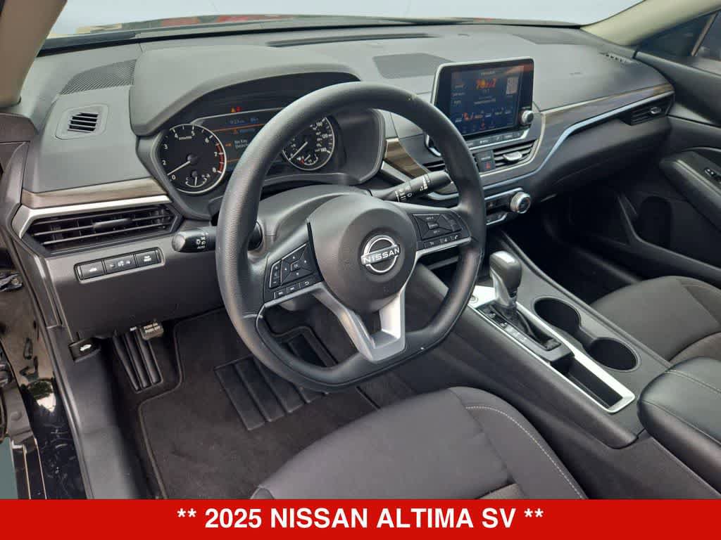 Used 2025 Nissan Altima 2.5 SV FWD image 2