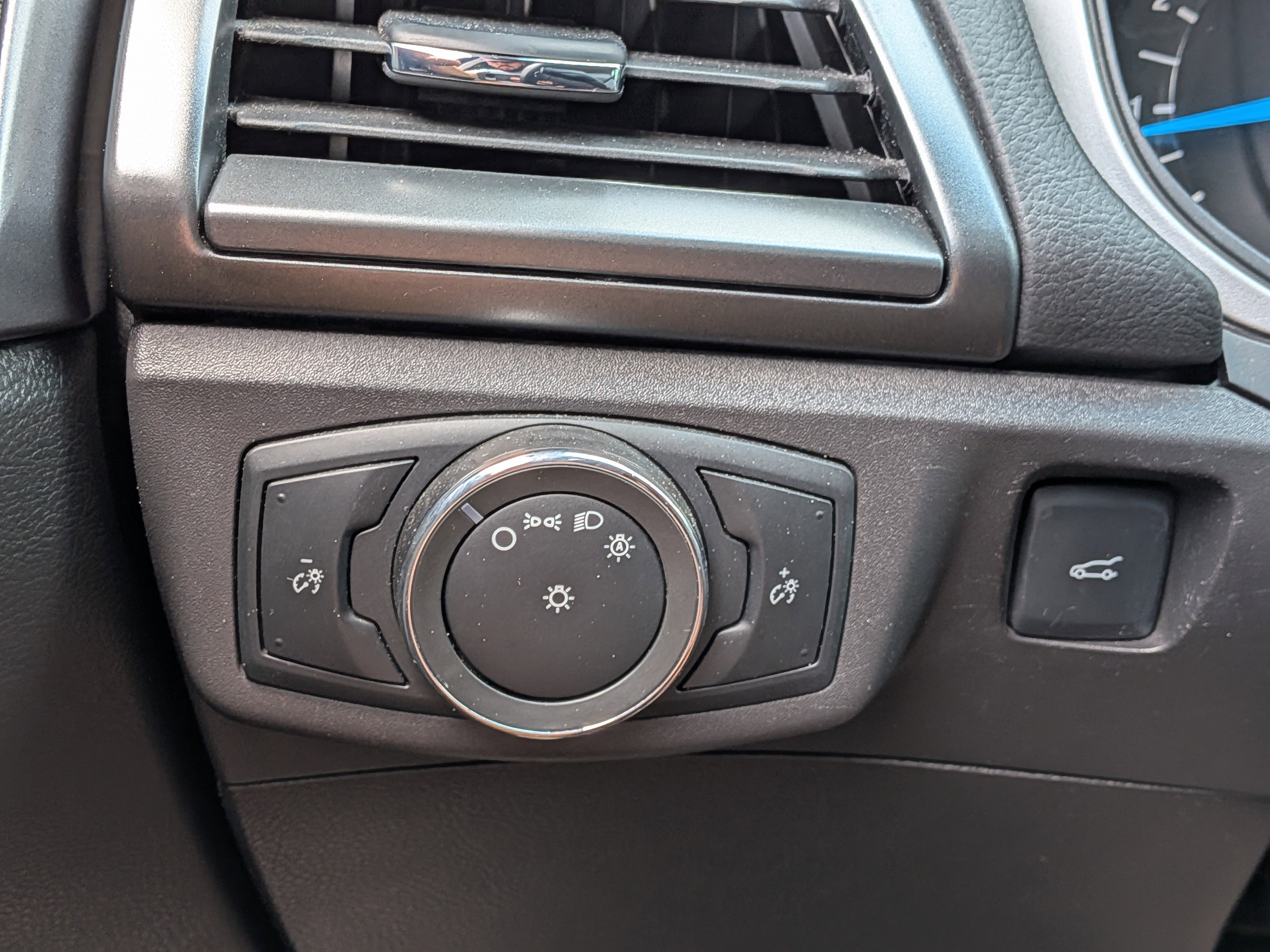 Used 2015 Ford Fusion S FWD image 23