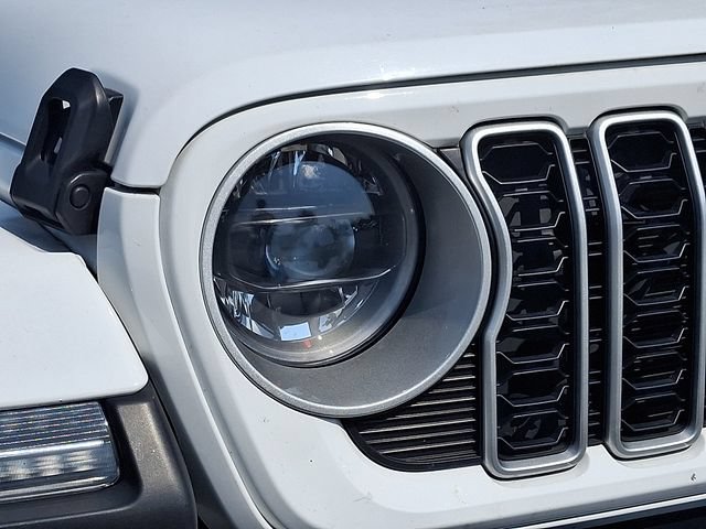Used 2025 Jeep Wrangler Unlimited Sahara AWD/4WD image 4
