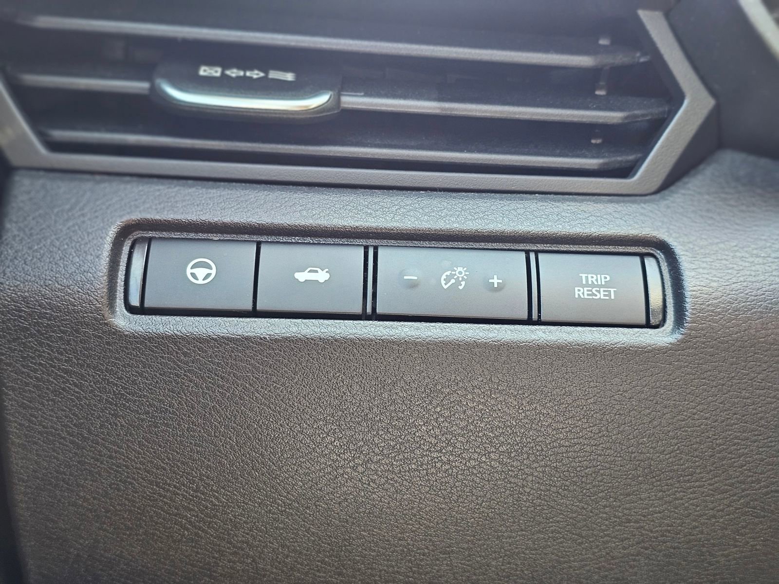 Used 2023 Nissan Altima 2.0 SR FWD image 19