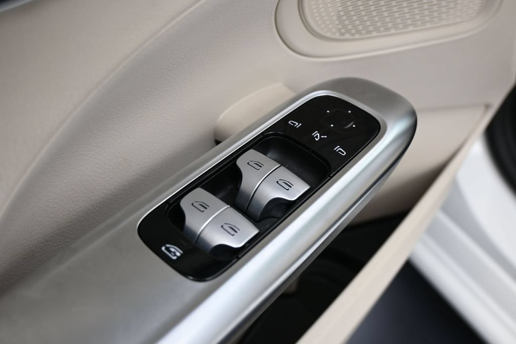 Used 2025 Mercedes-Benz C 300 Sedan image 16