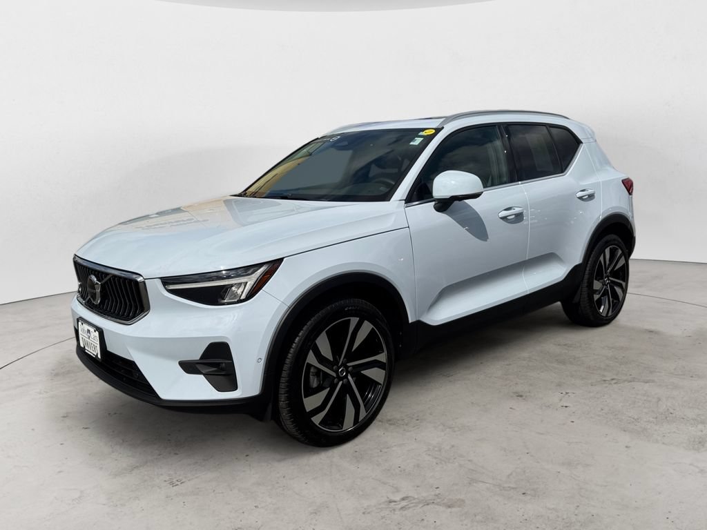 Certified 2024 Volvo XC40 B5 Plus w/ Protection Package Premier AWD/4WD image 2