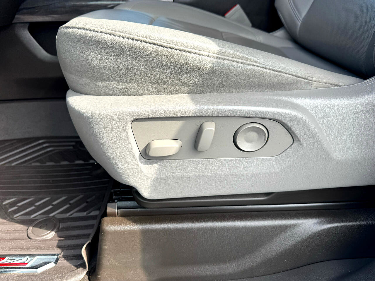 Used 2024 Chevrolet Silverado 1500 LTZ w/ LTZ Premium Package image 17