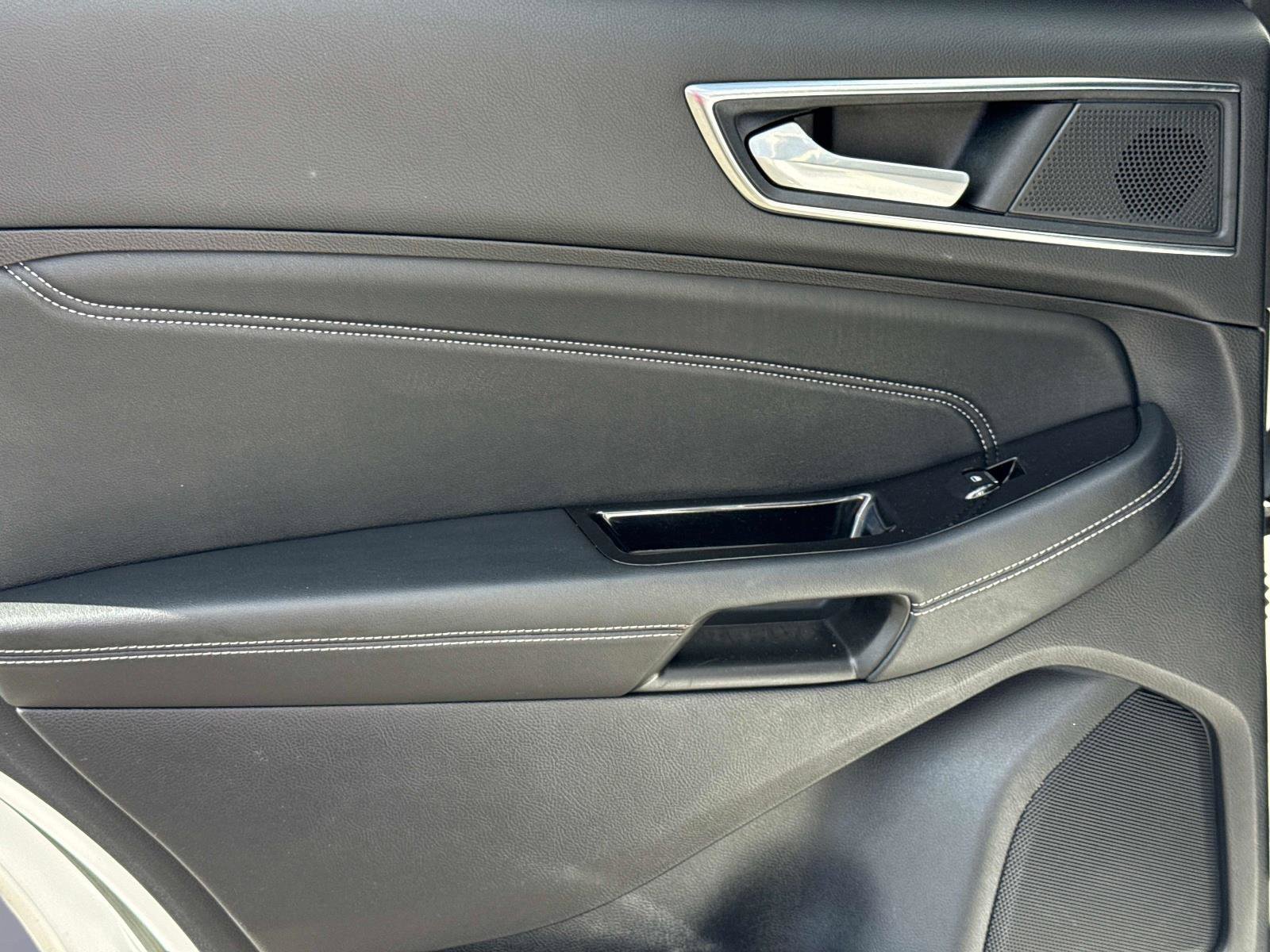 Used 2019 Ford Edge Titanium image 13