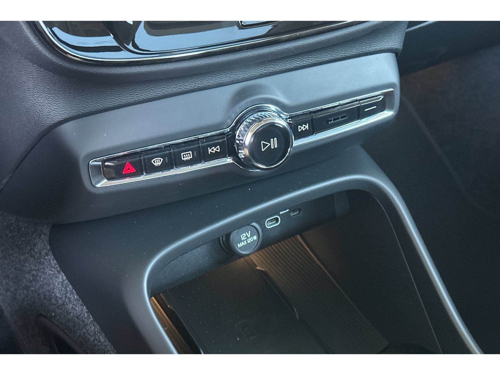 New 2026 Volvo XC40 B5 Plus w/ Climate Package AWD/4WD image 21
