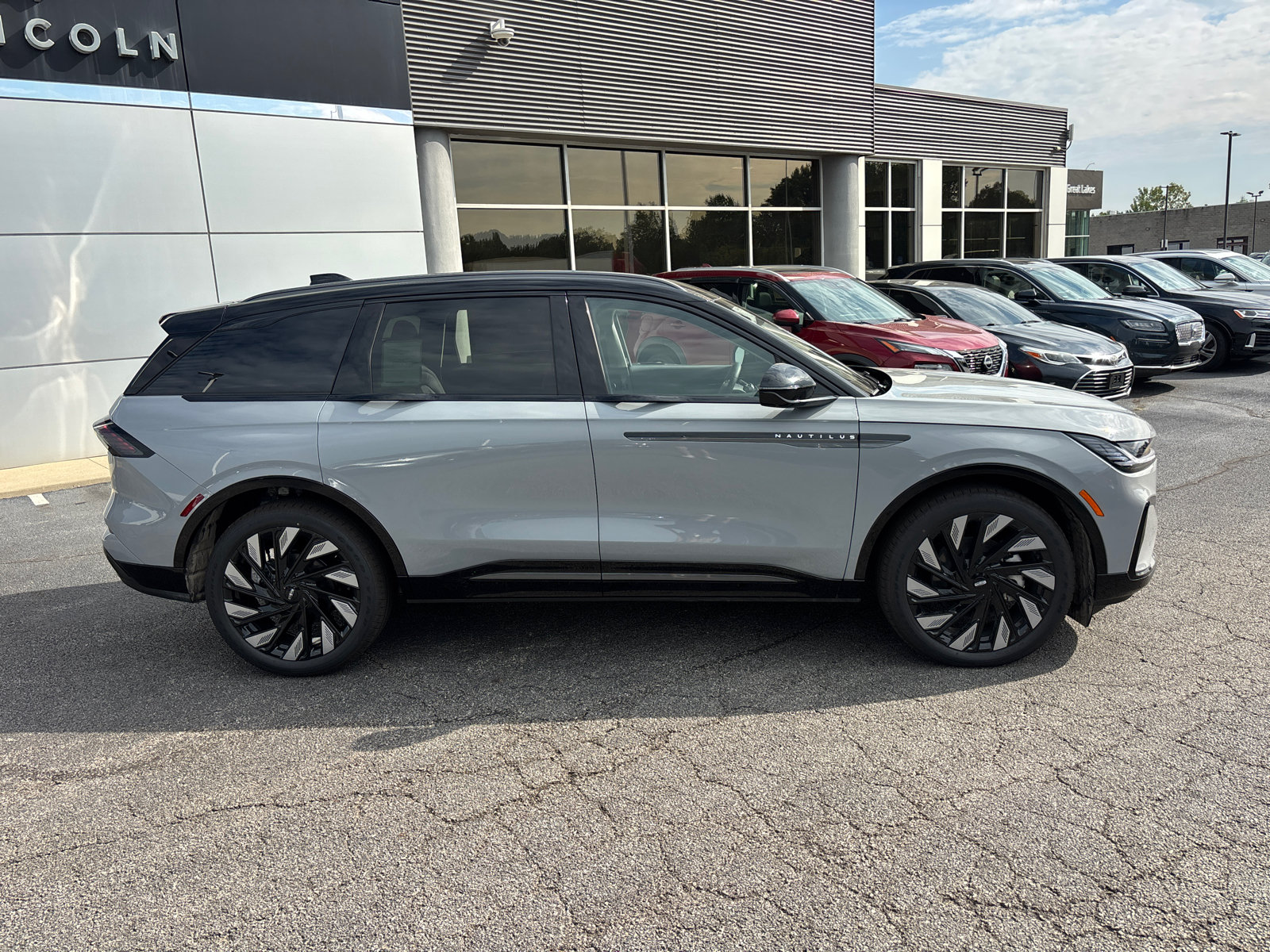 New 2026 Lincoln Nautilus Reserve w/ Jet Appearance Package AWD/4WD image 8
