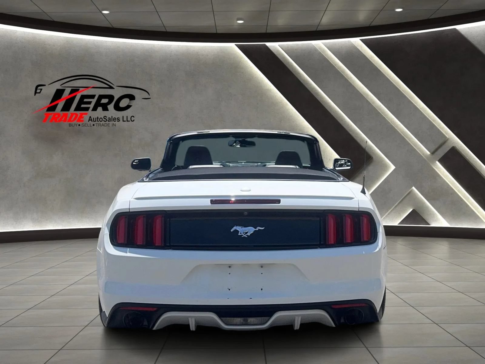 Used 2017 Ford Mustang Premium RWD image 7