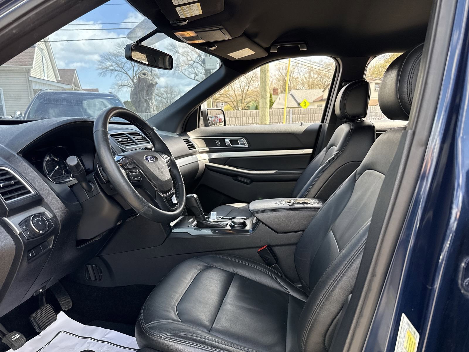 Used 2017 Ford Explorer XLT w/ Equipment Group 202A image 14