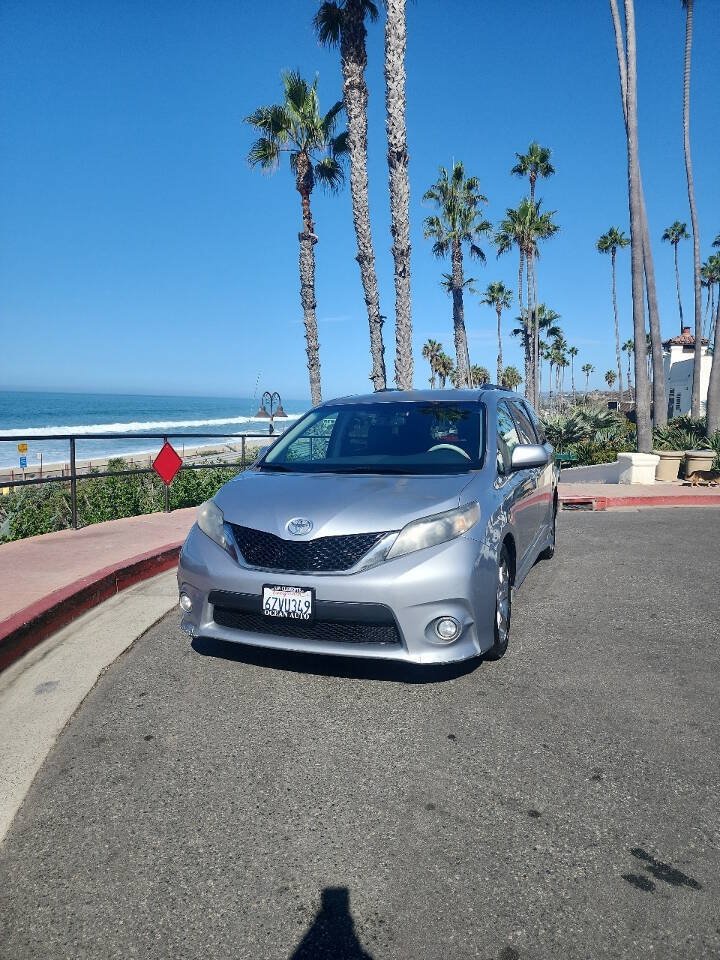 Used 2013 Toyota Sienna SE FWD image 3