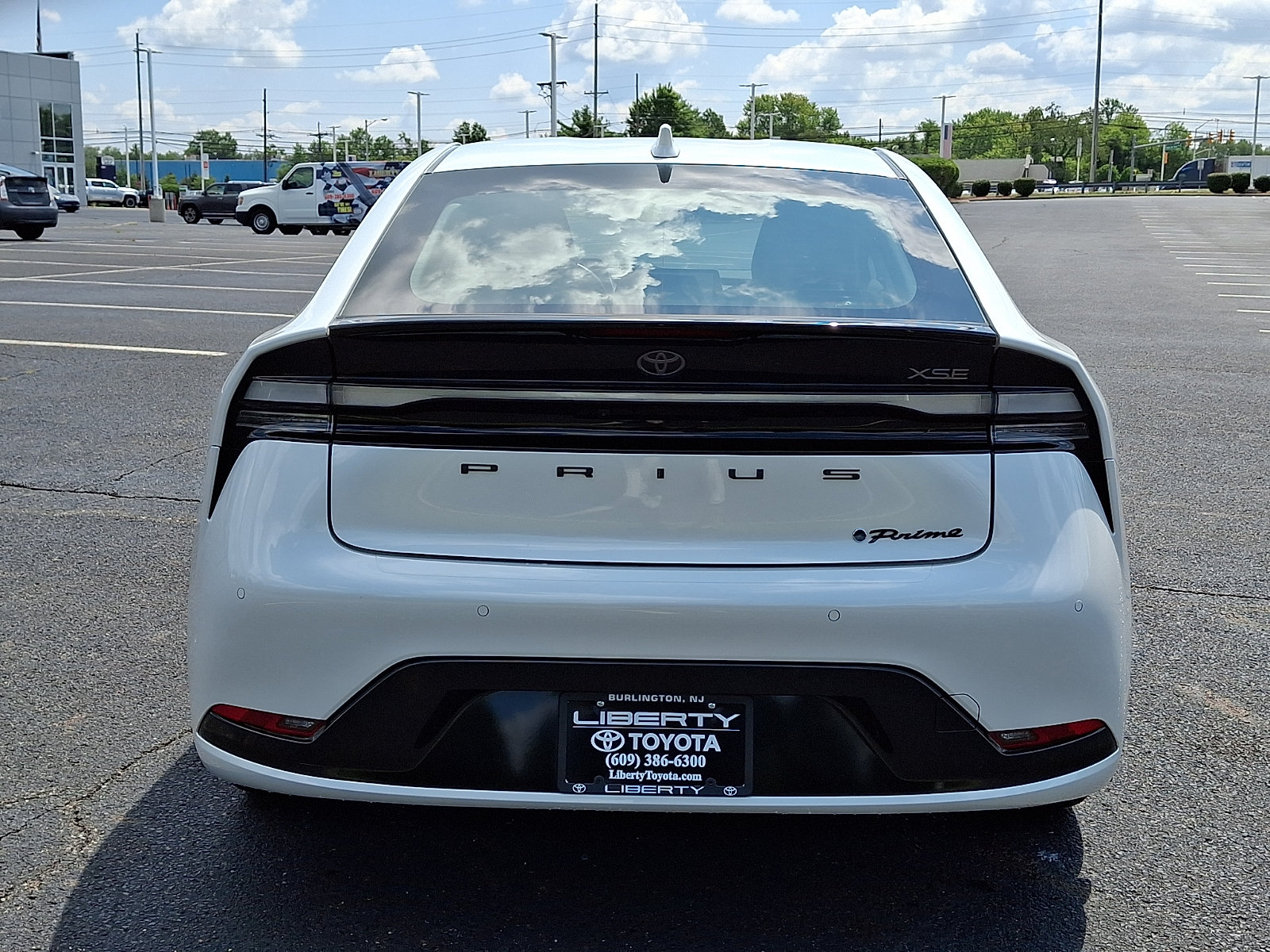 Used 2024 Toyota Prius Prime FWD image 5