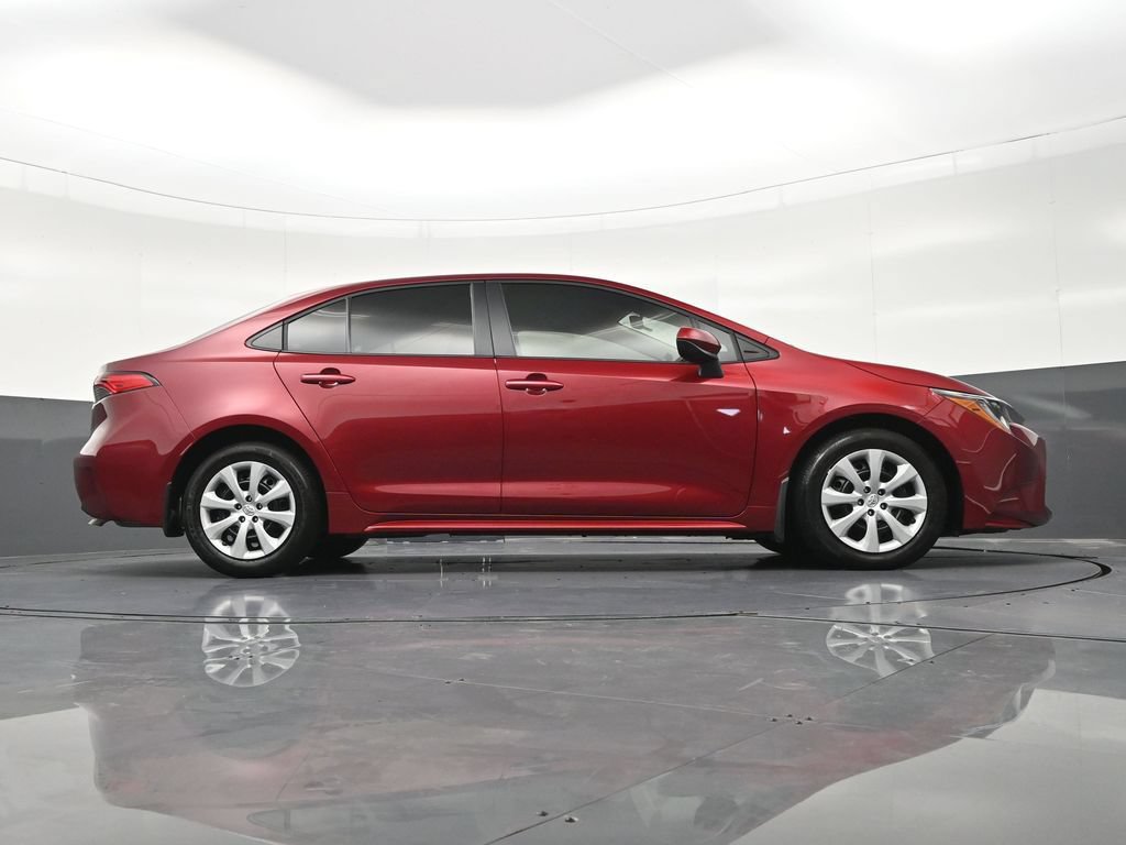 Used 2025 Toyota Corolla LE FWD image 31