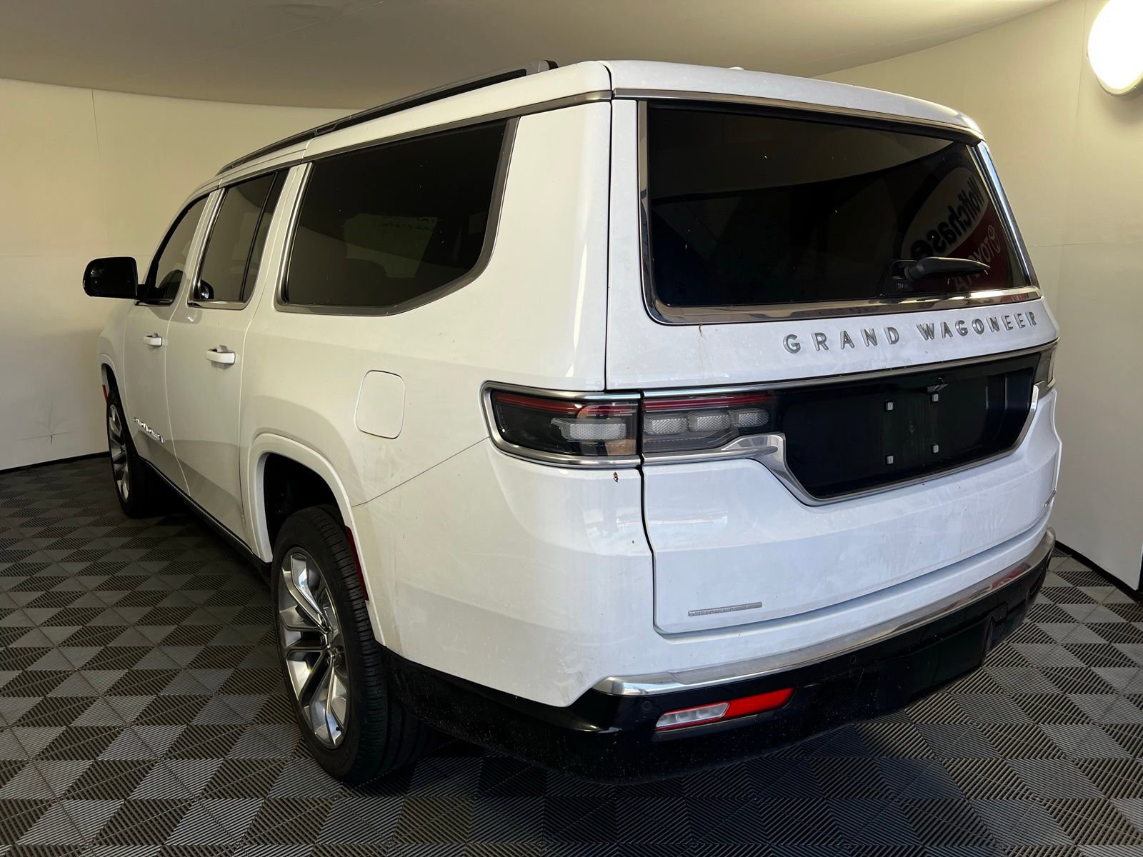 Used 2023 Jeep Grand Wagoneer L Series II w/ Premium Group II image 7