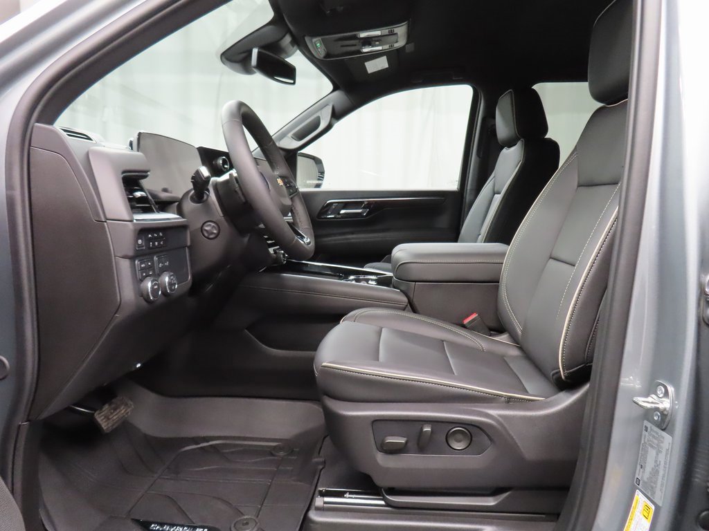 Used 2025 Chevrolet Suburban Premier image 9