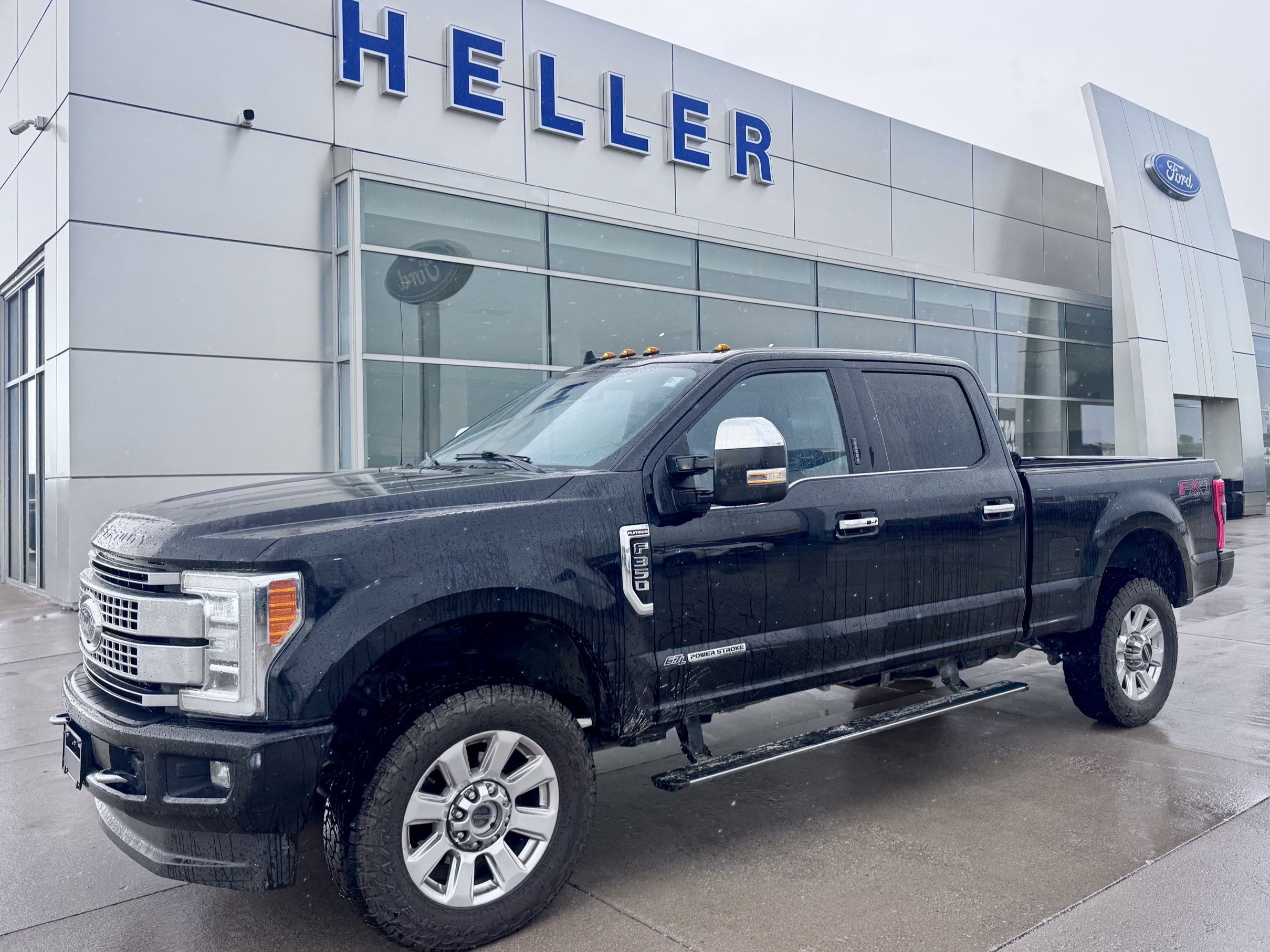 Used 2019 Ford F350 Platinum w/ Platinum Ultimate Package AWD/4WD image 3