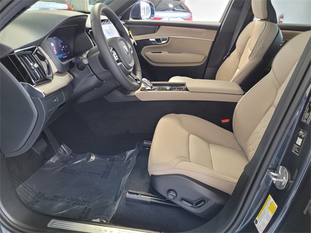 New 2026 Volvo XC90 B6 Plus w/ Protection Package Premier image 5