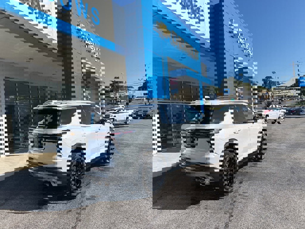 New 2026 Chevrolet Traverse LT w/ Driver Confidence Package image 3