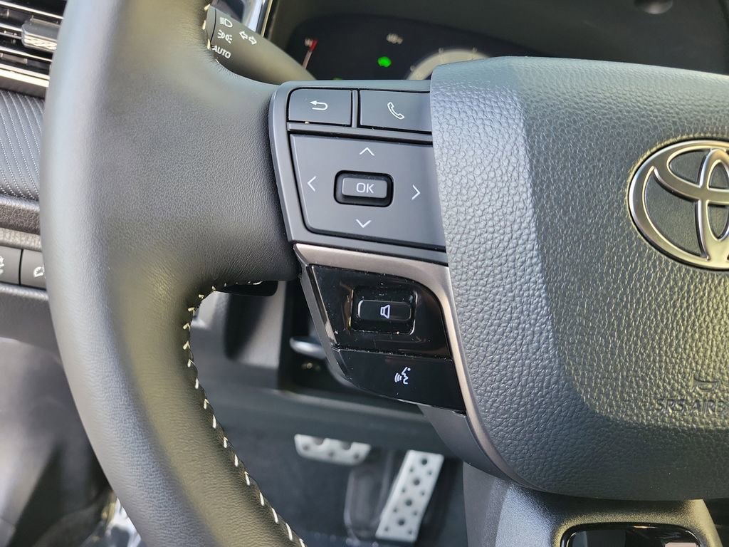 Used 2025 Toyota Camry SE image 29