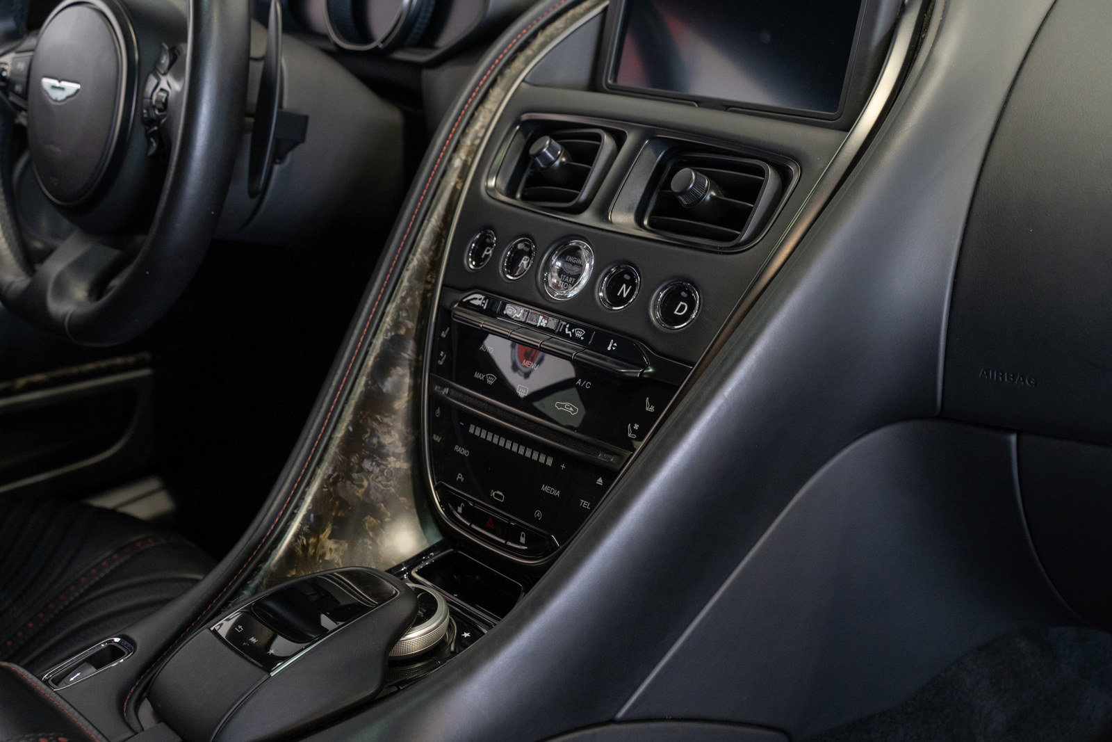 Used 2018 Aston Martin DB11 V12 RWD image 17
