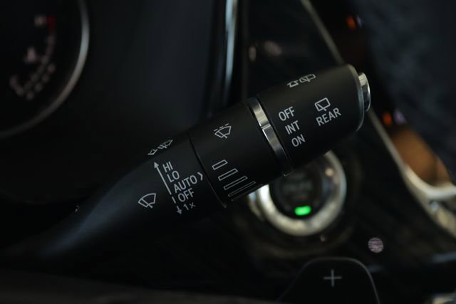 Used 2023 Cadillac XT6 Premium Luxury image 13