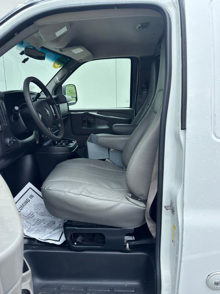 Used 2011 Chevrolet Express 1500 RWD image 16