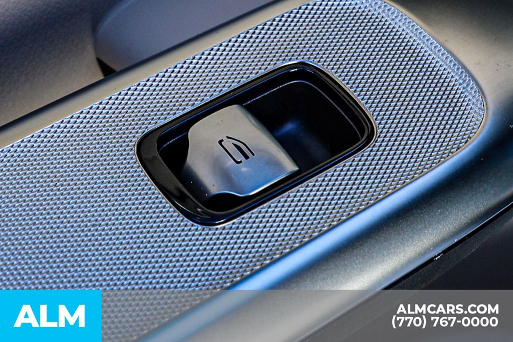 Used 2025 Mercedes-Benz GLC 300 4MATIC image 49