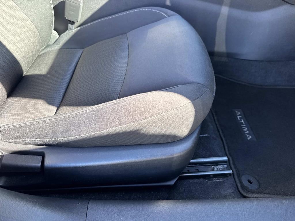 Used 2024 Nissan Altima 2.5 SV image 12