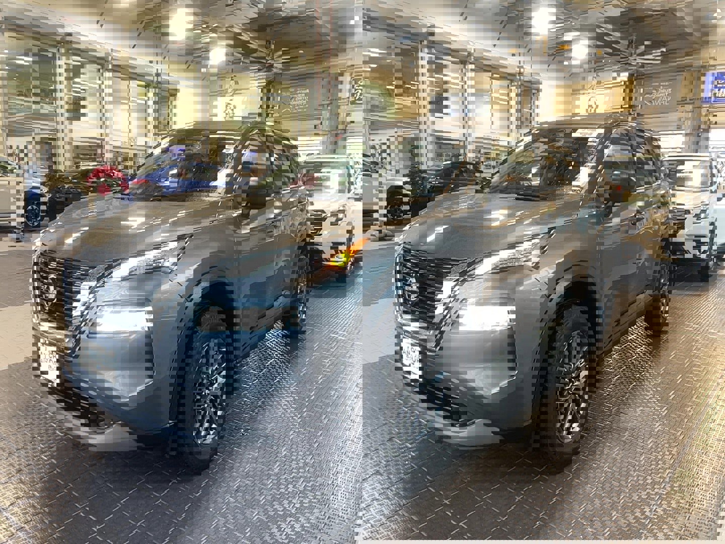 Used 2023 Nissan Rogue S image 3