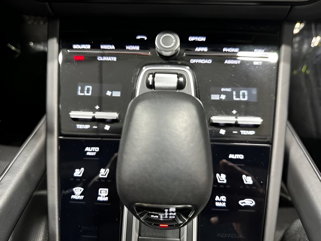 Certified 2023 Porsche Cayenne Platinum Edition AWD/4WD image 26