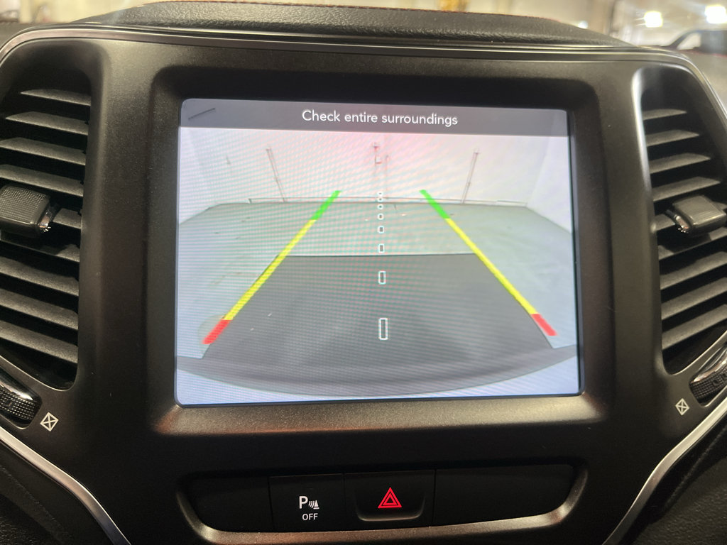 Used 2020 Jeep Cherokee Trailhawk AWD/4WD image 33