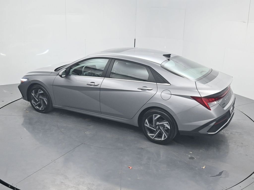 Used 2025 Hyundai Elantra SEL image 51