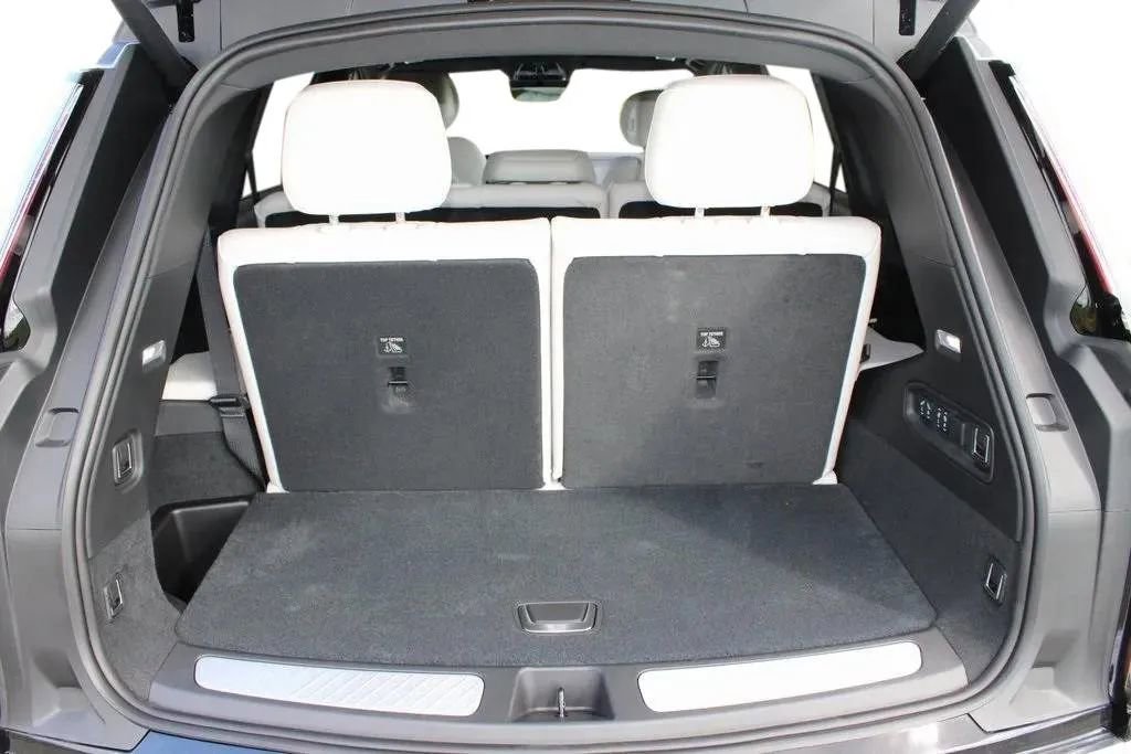 New 2026 Cadillac Vistiq Luxury image 35