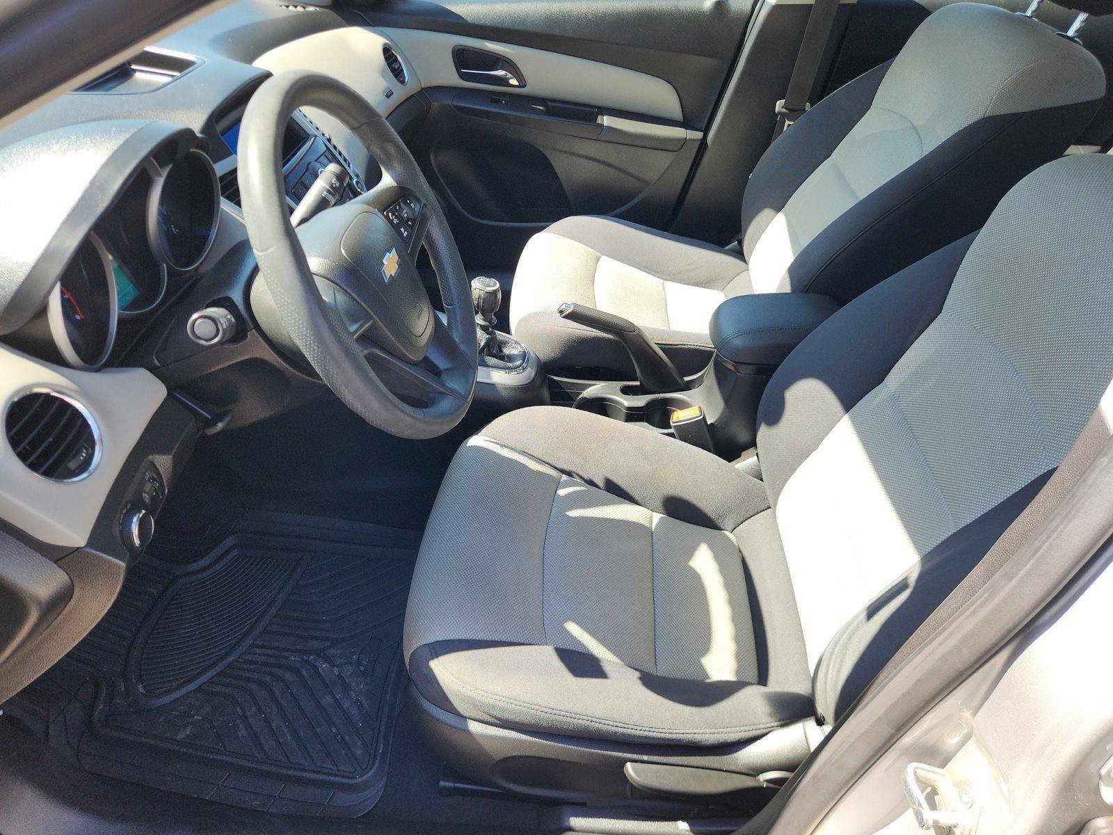 Used 2014 Chevrolet Cruze LS FWD image 10