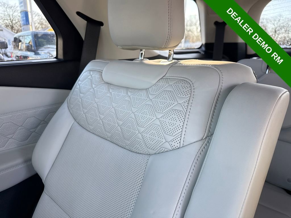 Used 2025 Ford Explorer Platinum w/ LUX Leather Package image 21