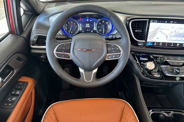 New 2026 Chrysler Pacifica Pinnacle image 11