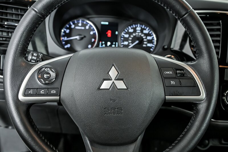 Used 2015 Mitsubishi Outlander SE AWD/4WD image 21