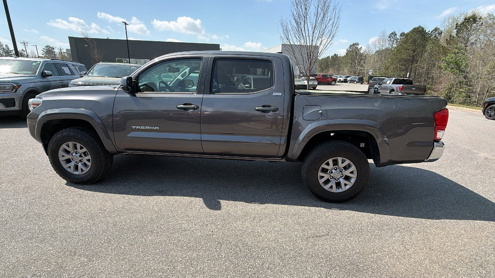 Used 2017 Toyota Tacoma SR5 w/ Tow Package image 11