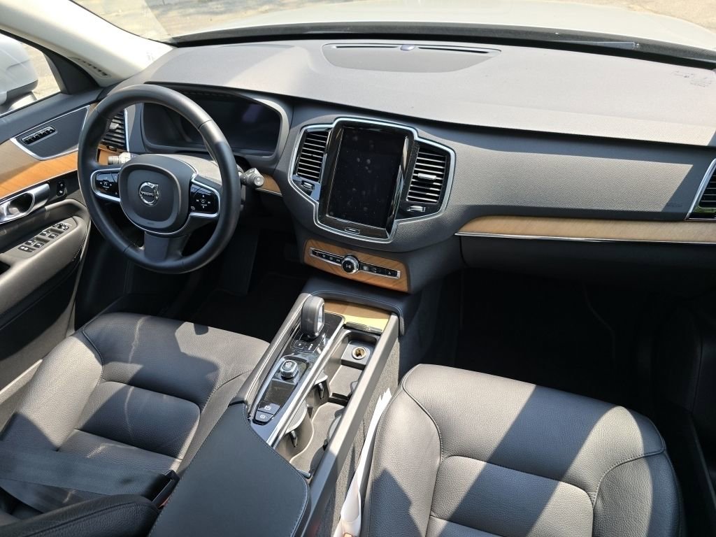 Used 2023 Volvo XC90 B5 Plus image 26
