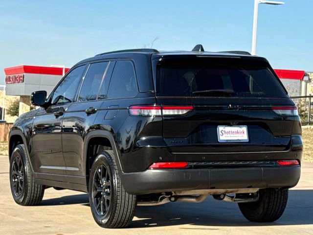 Used 2025 Jeep Grand Cherokee Altitude image 6