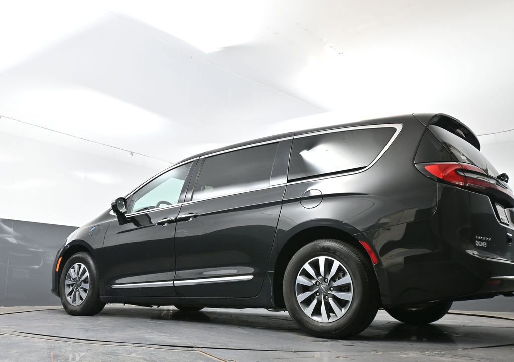 Used 2023 Chrysler Pacifica Limited FWD image 56