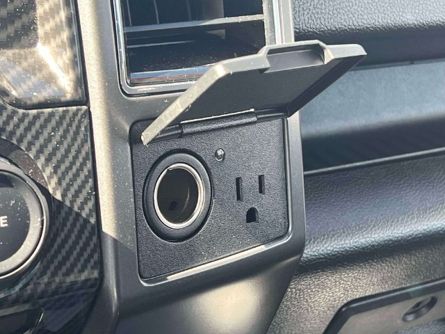 Used 2018 Ford F150 XLT w/ Equipment Group 302A Luxury AWD/4WD image 31