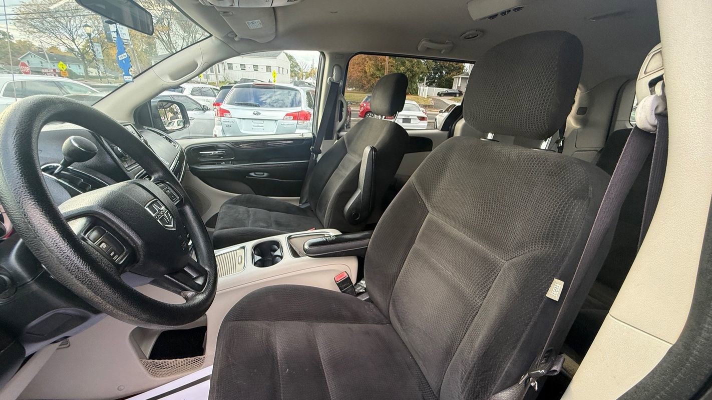 Used 2016 Dodge Grand Caravan SXT image 9