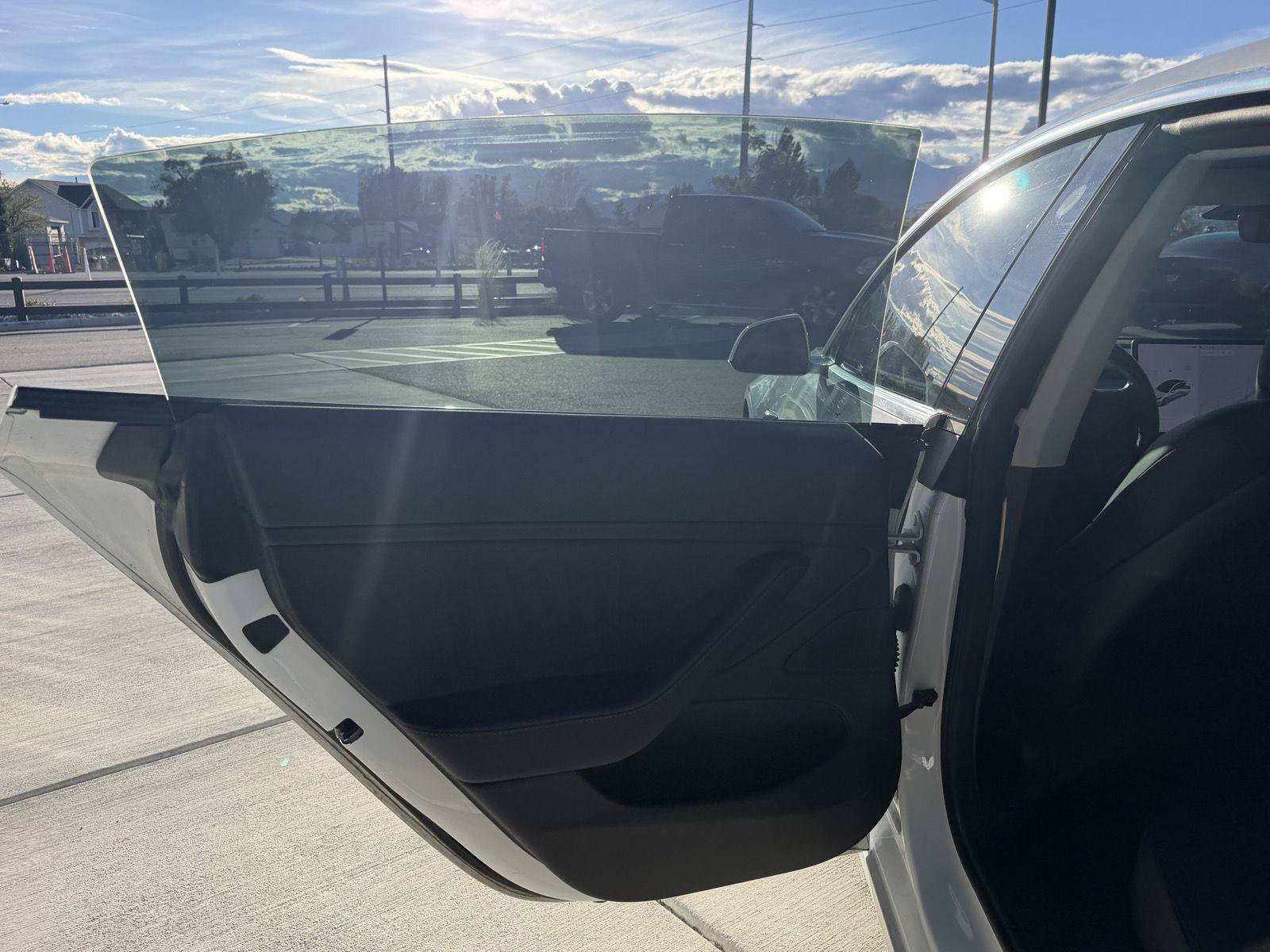 Used 2018 Tesla Model 3 Long Range RWD image 14