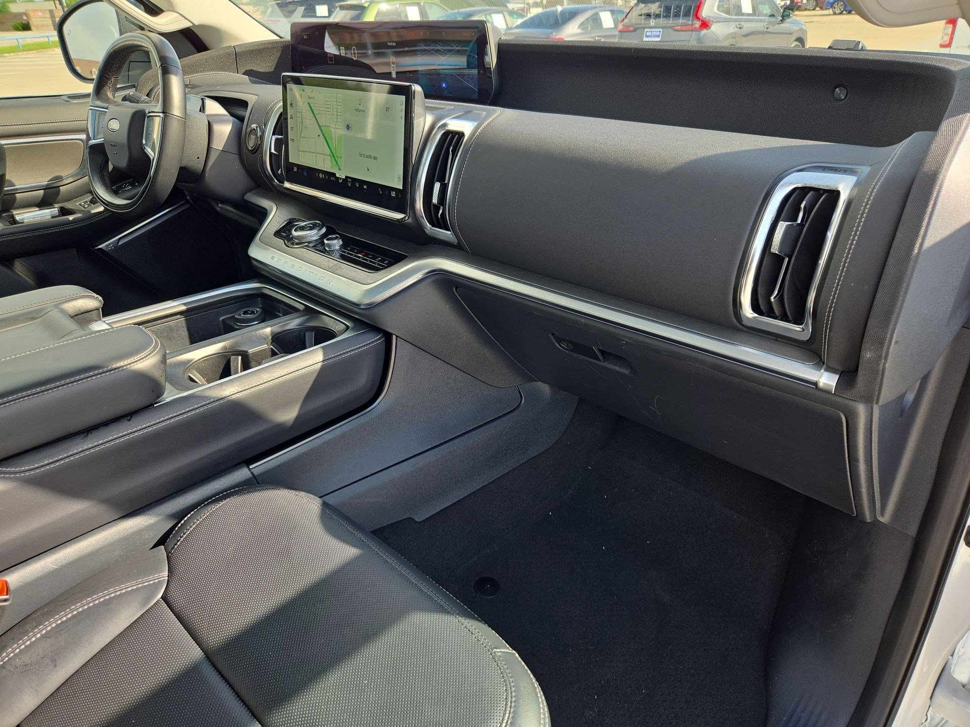 Used 2025 Ford Expedition Platinum image 34