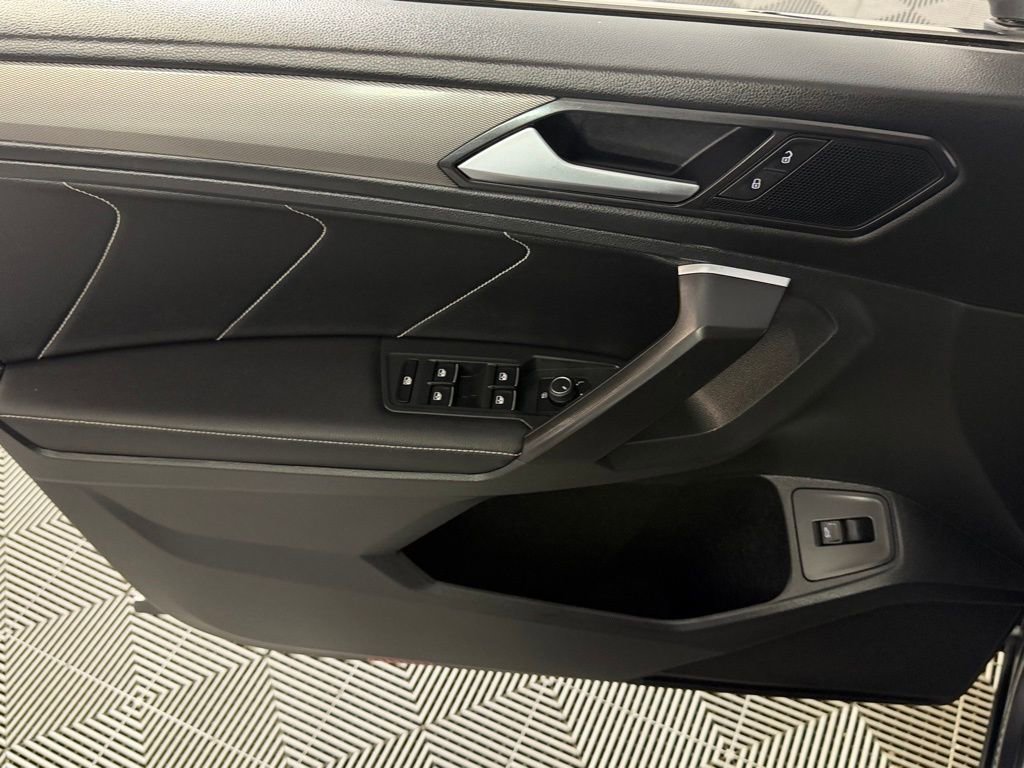 Used 2022 Volkswagen Tiguan SE image 26