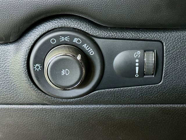 Used 2023 Dodge Durango GT image 11