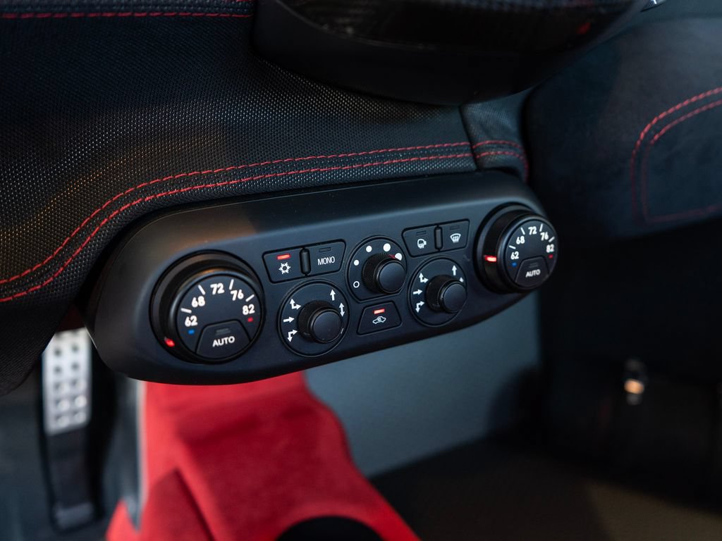 Used 2015 Ferrari 458 Speciale Coupe RWD image 25