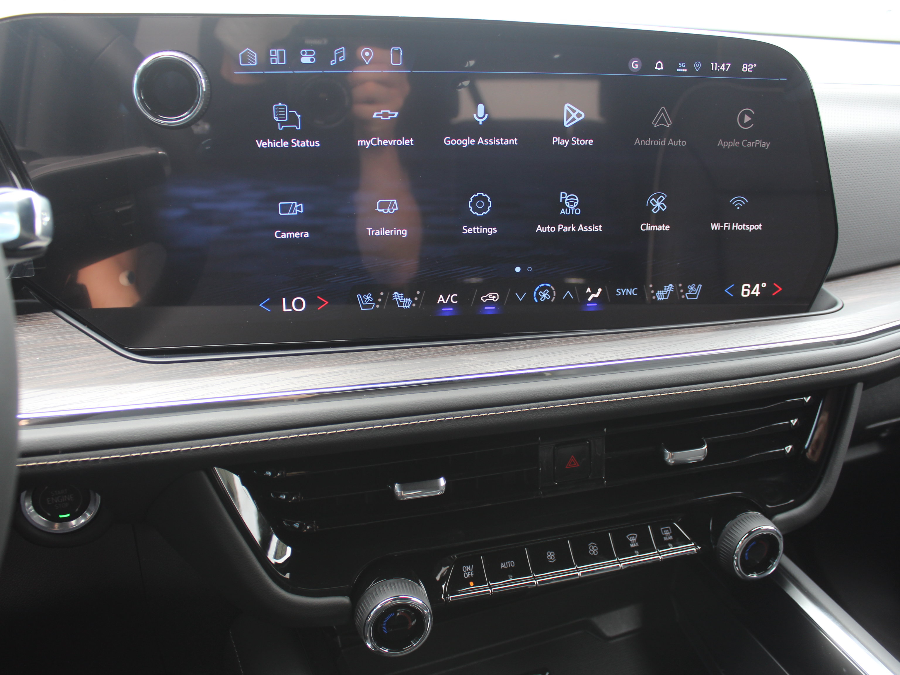 New 2026 Chevrolet Suburban Premier AWD/4WD image 13