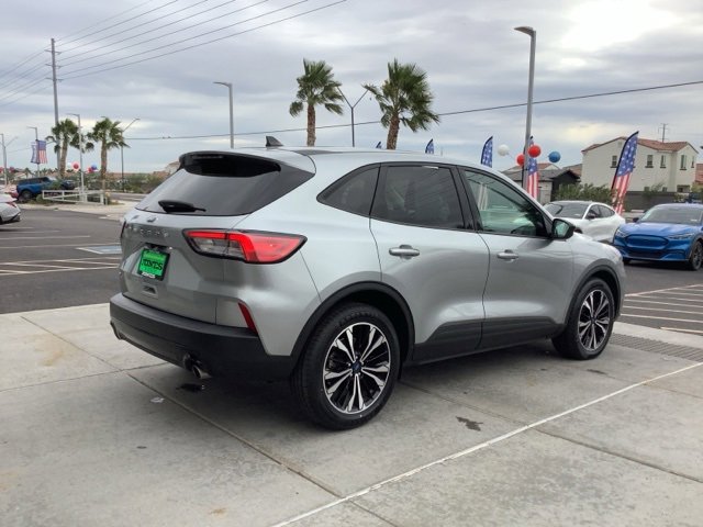 Used 2022 Ford Escape SE w/ SE Sport Appearance Package image 9